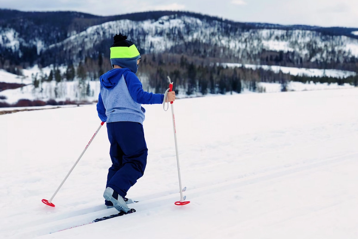 выбрать беговые лыжи ребенку